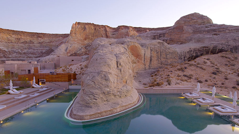 Jaw-Dropping Hotel Pools 8