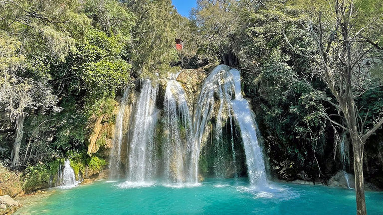 Tours include local scenic sites, such as El Chorreadero cave and waterfalls.