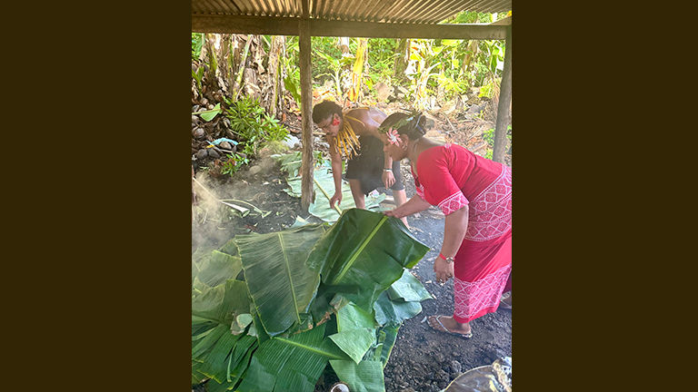 Traditional Samoan cooking takes place in an umu (earth oven).